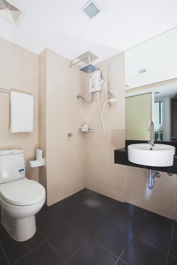 The Wide Condotel - Phuket Phòng bức ảnh
